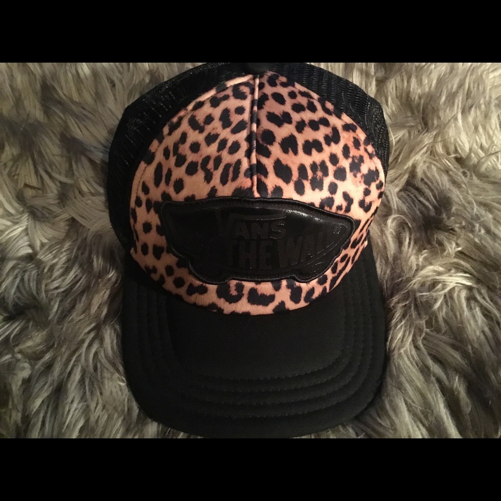 Vans Off the Wall leopard trucker hat